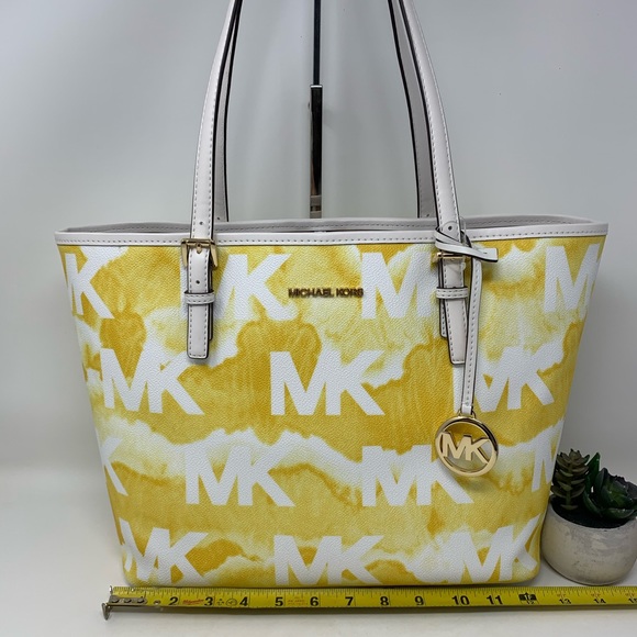 Michael Kors Medium Carryall Tote - Picture 5 of 11